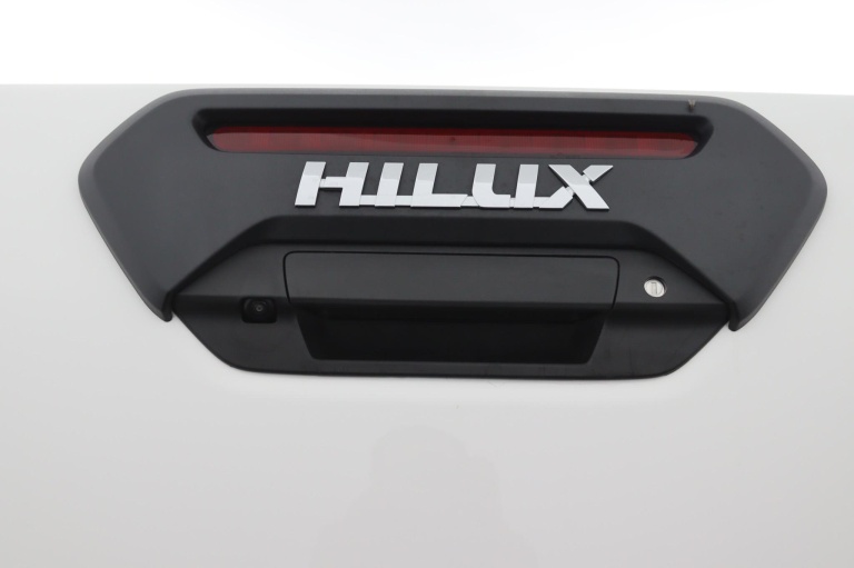 Toyota HiLux - 2.8 D-4D Double Cab Hybrid Invincible 31