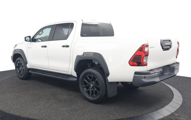 Toyota HiLux - 2.8 D-4D Double Cab Hybrid Invincible 4