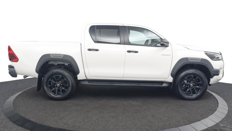 Toyota HiLux - 2.8 D-4D Double Cab Hybrid Invincible 6