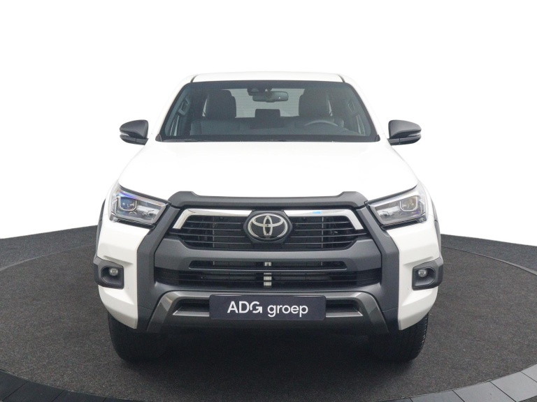 Toyota HiLux - 2.8 D-4D Double Cab Hybrid Invincible 7