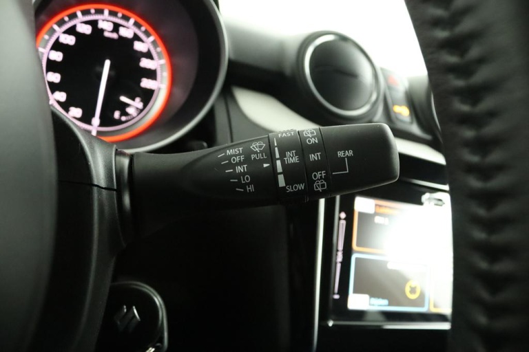 Suzuki Swift - 1.2 Select Smart Hybrid 31