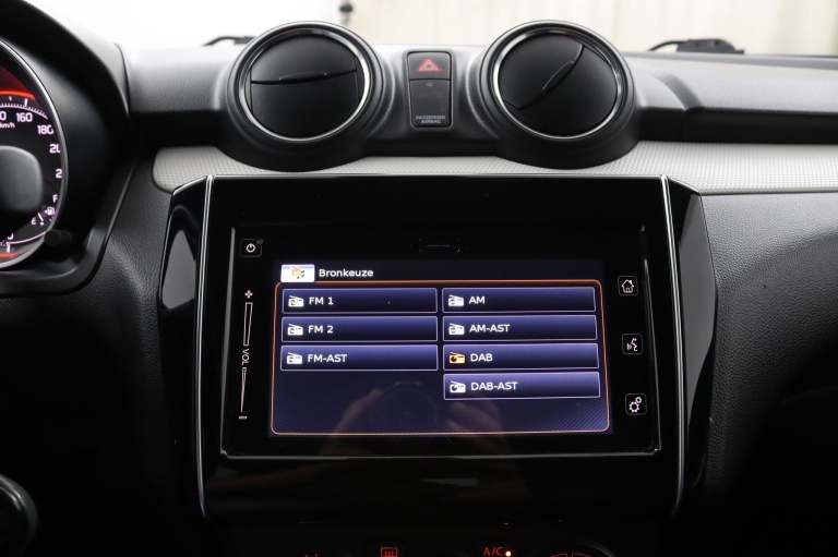 Suzuki Swift - 1.2 Select Smart Hybrid 16