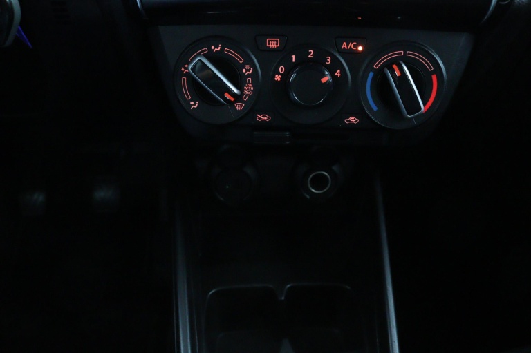 Suzuki Swift - 1.2 Select Smart Hybrid 18