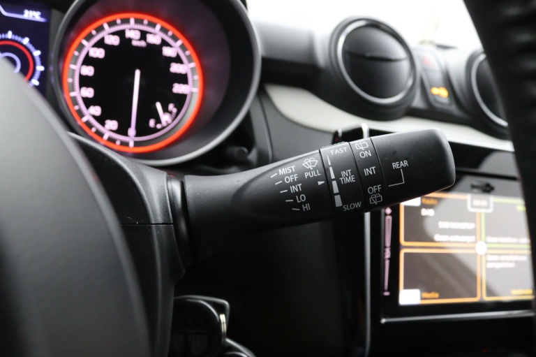 Suzuki Swift - 1.2 Select Smart Hybrid 23
