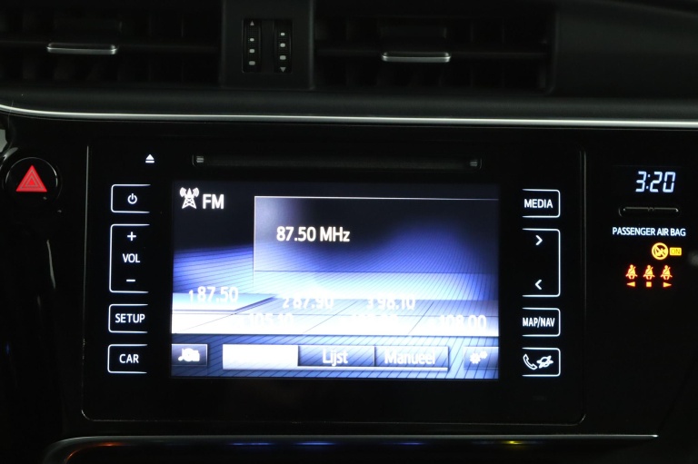 Toyota Auris - 1.8 Hybrid Aspiration Go 8
