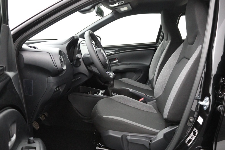 Toyota Aygo X - 1.0 VVT-i MT Play 13