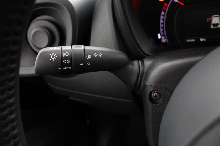 Toyota Aygo X - 1.0 VVT-i MT Play 23