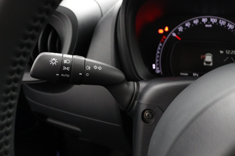 Toyota Aygo X - 1.0 VVT-i MT Play 29