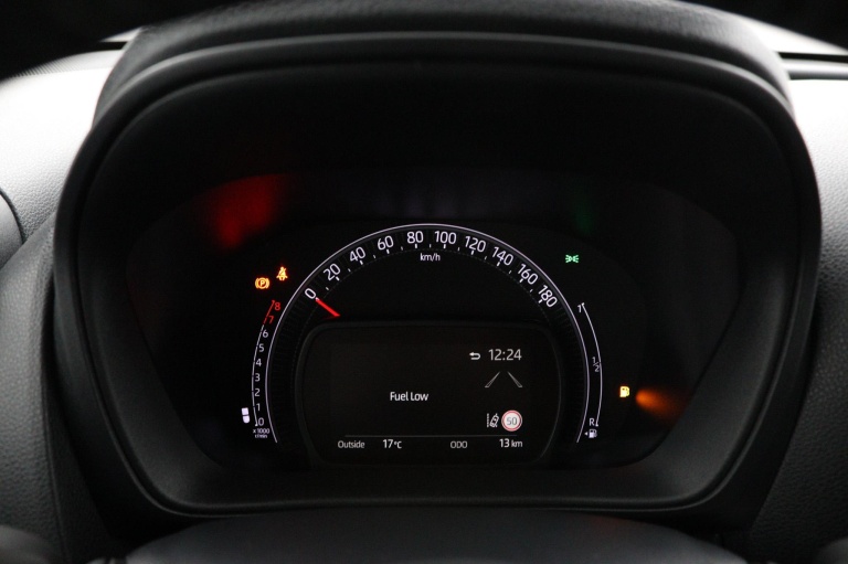 Toyota Aygo X - 1.0 VVT-i MT Play 6