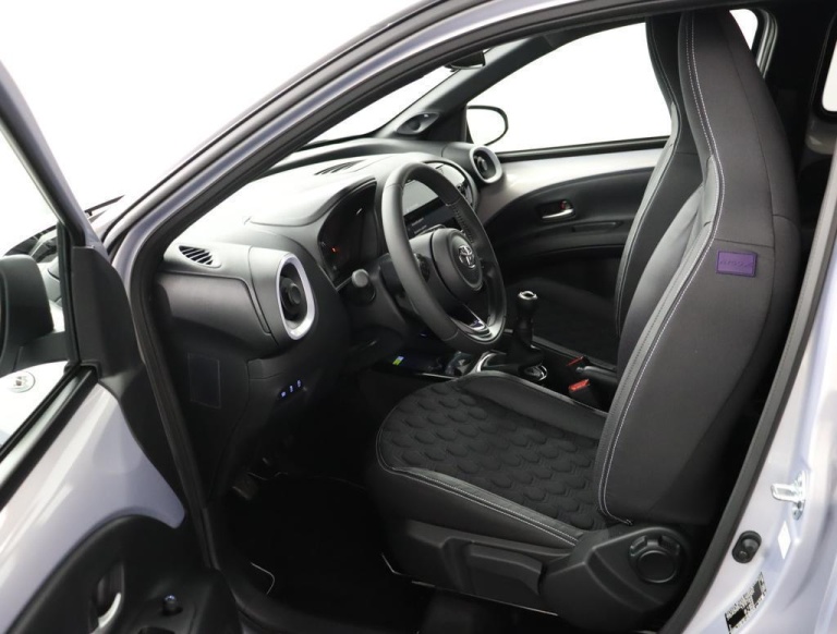 Toyota Aygo X - 1.0 VVT-i MT JBL 16