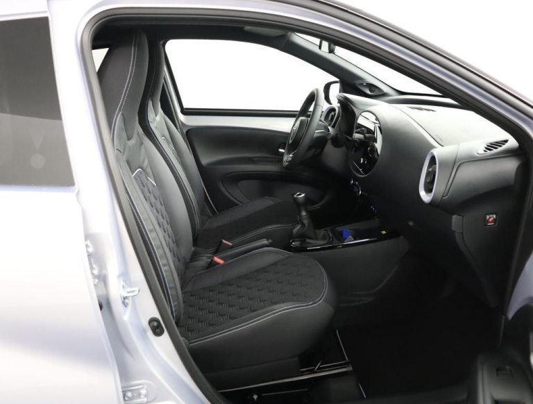 Toyota Aygo X - 1.0 VVT-i MT JBL 21