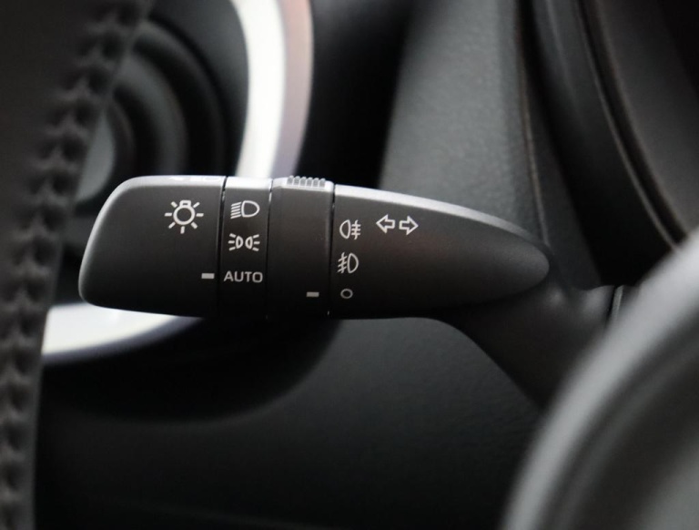 Toyota Aygo X - 1.0 VVT-i MT JBL 29