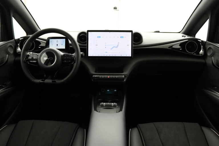 BYD DOLPHIN - Design 60.4 kWh 4