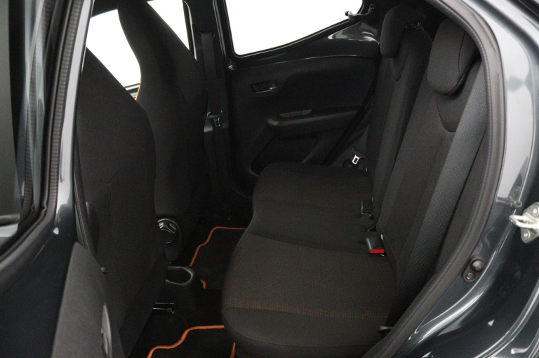 Toyota Aygo - 1.0 VVT-i x-JBL 18