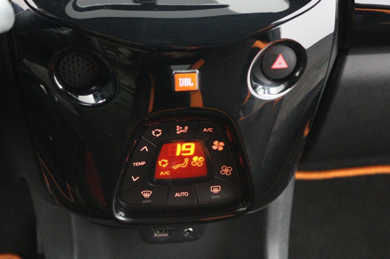 Toyota Aygo - 1.0 VVT-i x-JBL 7