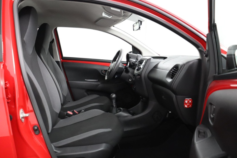Toyota Aygo - 1.0 VVT-i x-now 18