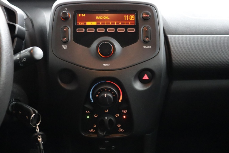 Toyota Aygo - 1.0 VVT-i x-now 7