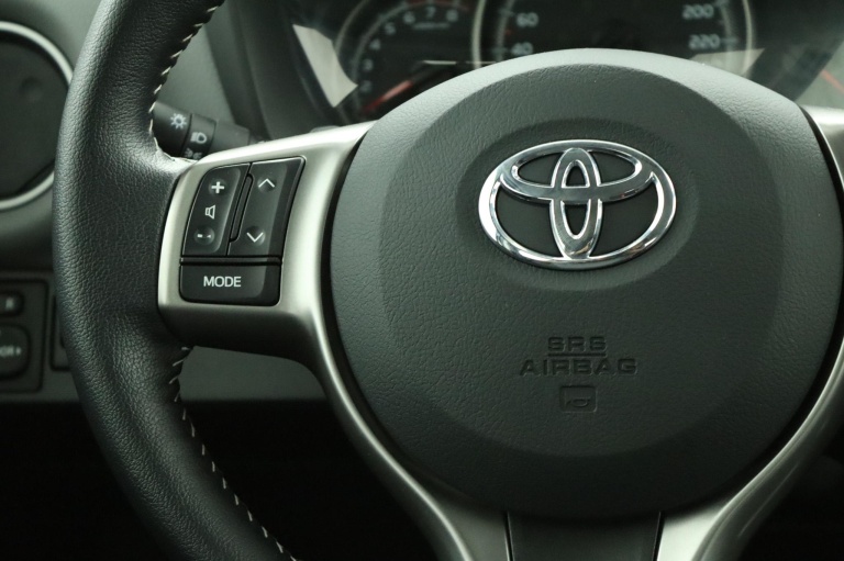 Toyota Yaris - 1.3 VVT-i Business Plus 19
