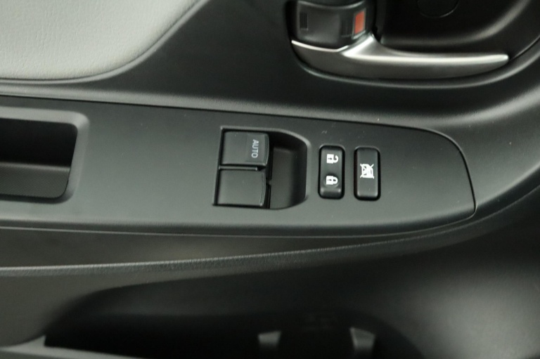 Toyota Yaris - 1.3 VVT-i Business Plus 29