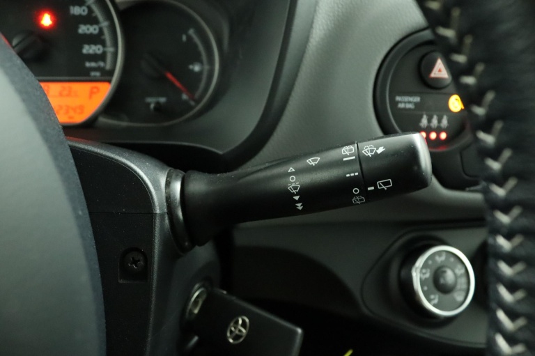 Toyota Yaris - 1.3 VVT-i Business Plus 32
