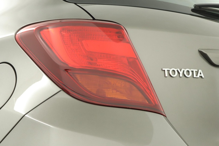 Toyota Yaris - 1.3 VVT-i Business Plus 38