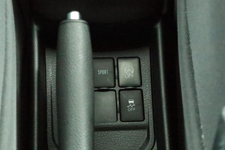 Toyota Yaris - 1.3 VVT-i Business Plus 39