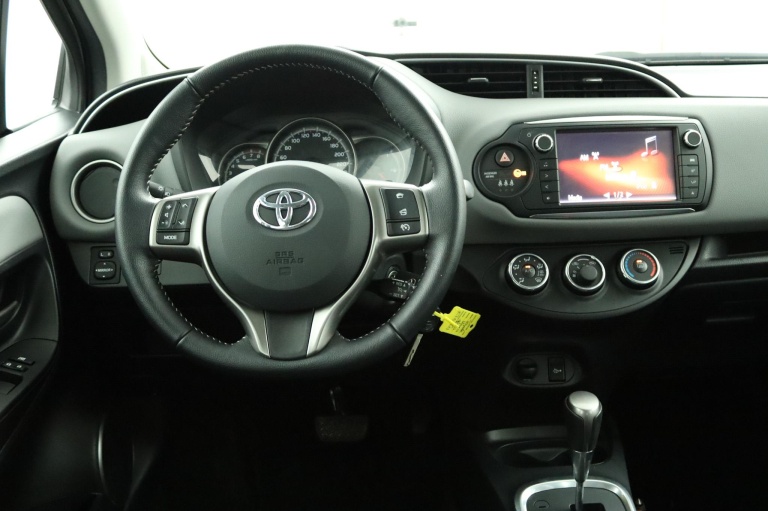 Toyota Yaris - 1.3 VVT-i Business Plus 44