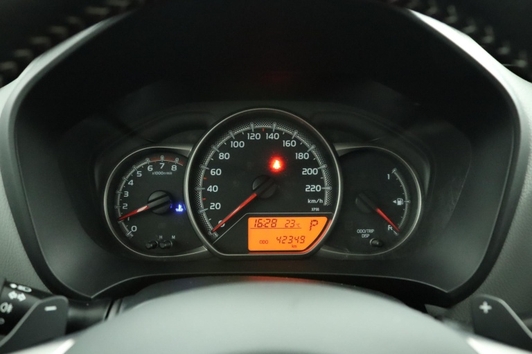 Toyota Yaris - 1.3 VVT-i Business Plus 6