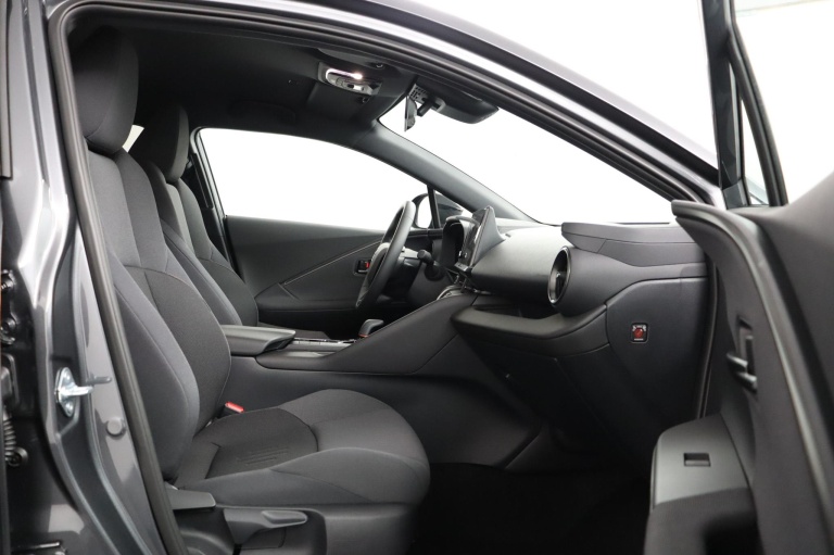 Toyota C-HR - 2.0 Plug-in Hybrid 220 Dynamic 21
