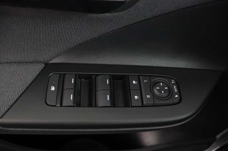 Toyota C-HR - 2.0 Plug-in Hybrid 220 Dynamic 29