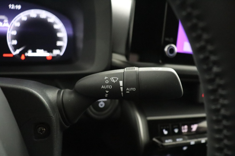 Toyota C-HR - 2.0 Plug-in Hybrid 220 Dynamic 32