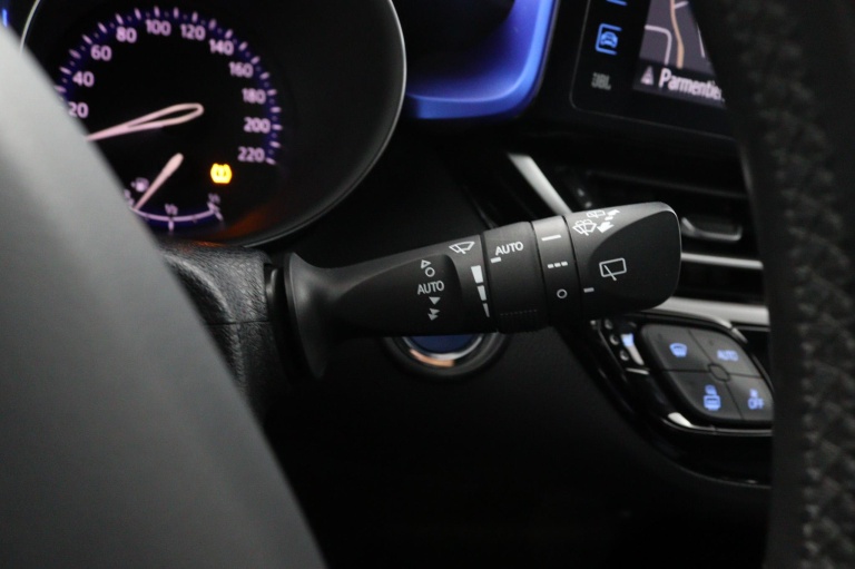 Toyota C-HR - 1.8 Hybrid Bi-Tone 25