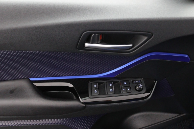 Toyota C-HR - 1.8 Hybrid Bi-Tone 32
