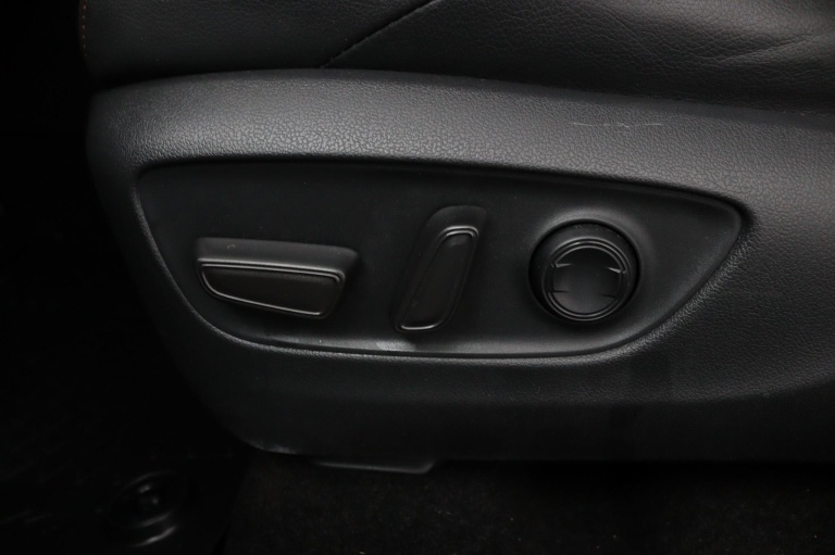 Toyota RAV4 - 2.5 Plug-in Hybrid AWD Bi-Tone Plus 12