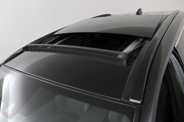 Toyota RAV4 - 2.5 Plug-in Hybrid AWD Bi-Tone Plus 9
