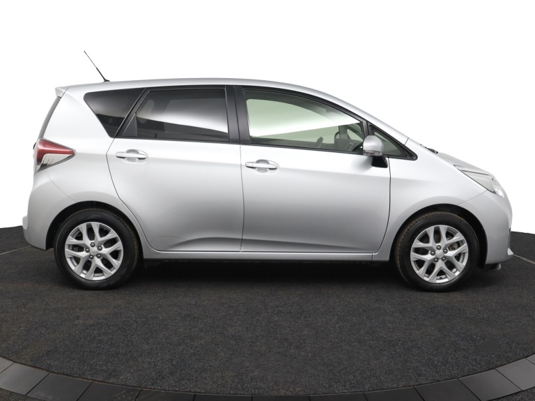 Toyota Verso-S - 1.3 VVT-i Trend 13