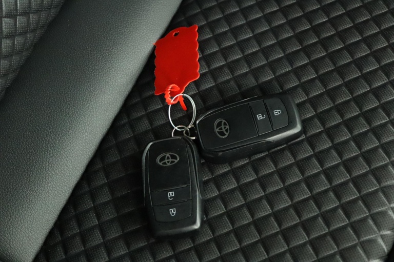 Toyota Yaris - 1.5 Hybrid Executive 11