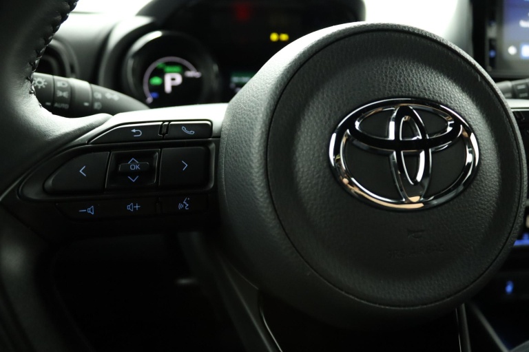 Toyota Yaris - 1.5 Hybrid Executive 19