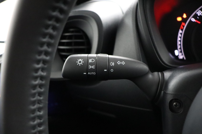 Toyota Aygo X - 1.0 VVT-i MT Play 27