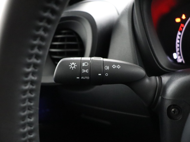 Toyota Aygo X - 1.0 VVT-i MT Play