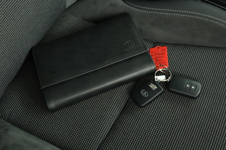 Toyota Yaris - 1.5 Hybrid Premium 11