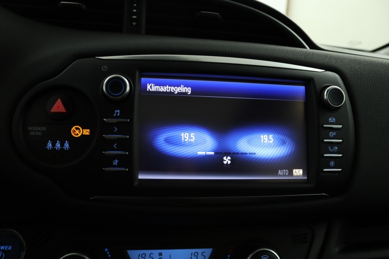 Toyota Yaris - 1.5 Hybrid Premium 57
