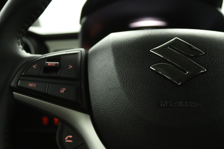 Suzuki Ignis - 1.2 Smart Hybrid Style 19