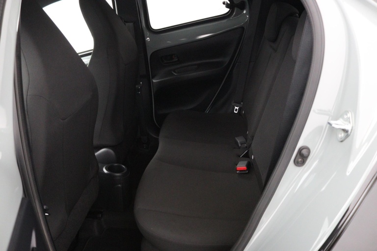 Toyota Aygo X - 1.0 VVT-i S-CVT Pulse 18