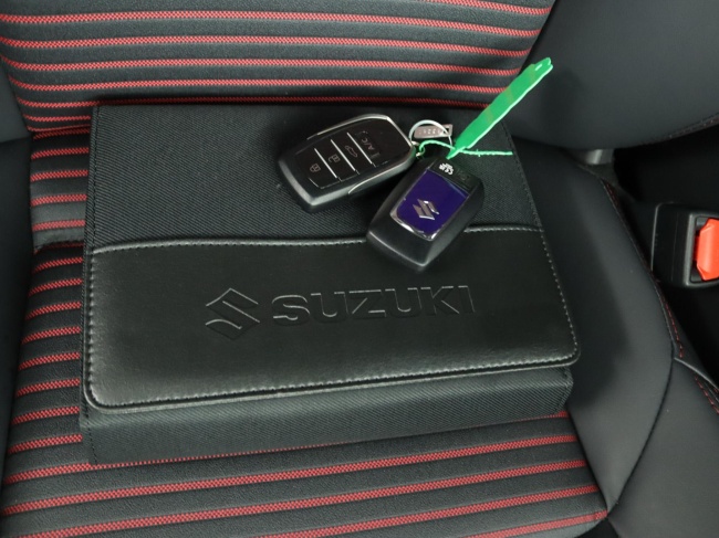 Suzuki Across - 2.5 Plug-in Hybrid Style Business