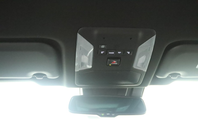 Suzuki Across - 2.5 Plug-in Hybrid Style Business 33