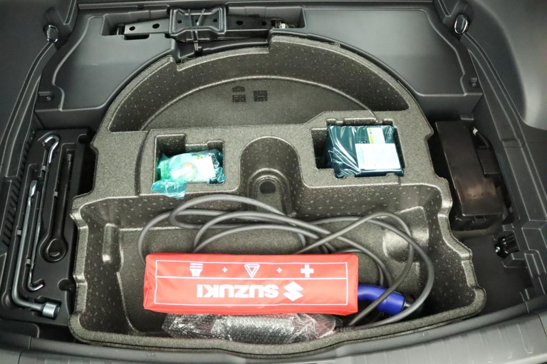 Suzuki Across - 2.5 Plug-in Hybrid Style Business 34