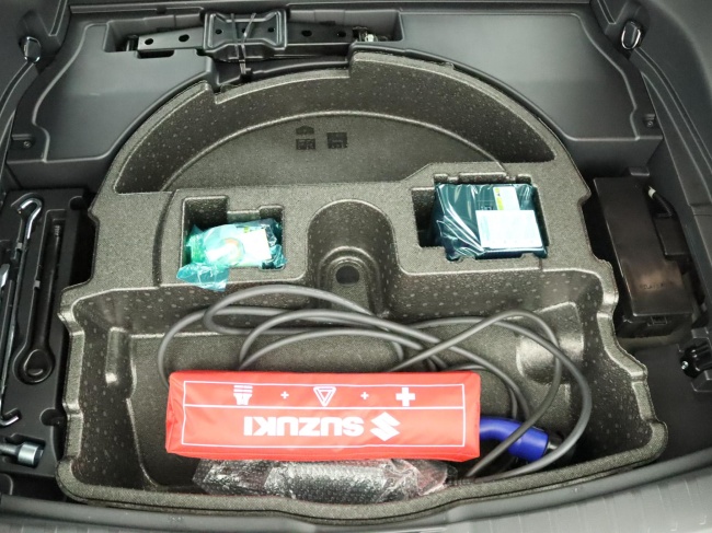 Suzuki Across - 2.5 Plug-in Hybrid Style Business