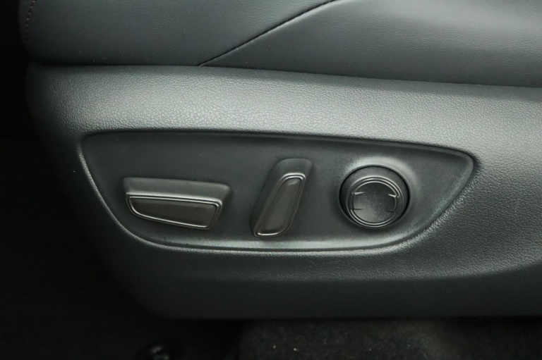 Suzuki Across - 2.5 Plug-in Hybrid Style Business 41