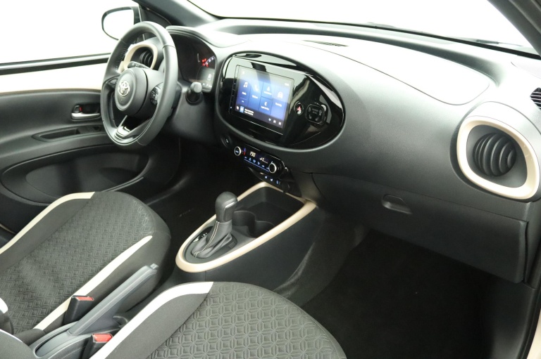 Toyota Aygo X - 1.0 VVT-i S-CVT Envy 63
